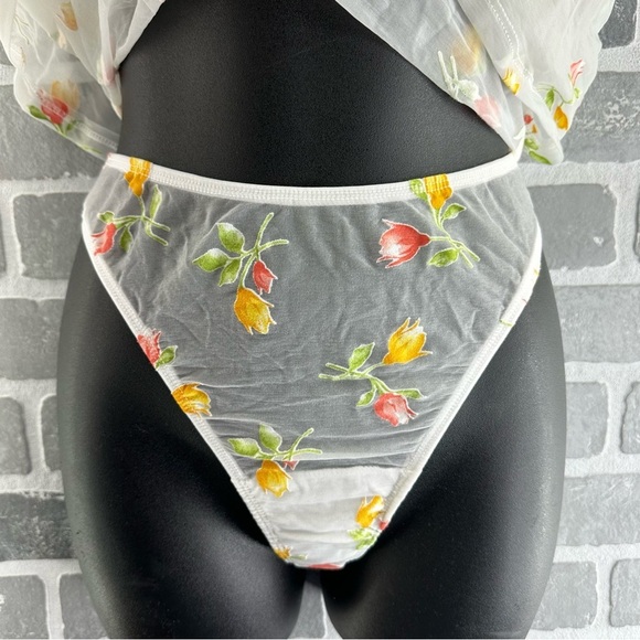 Y2K Victorias Secret Sheer Floral backless slip - Picture 3 of 9